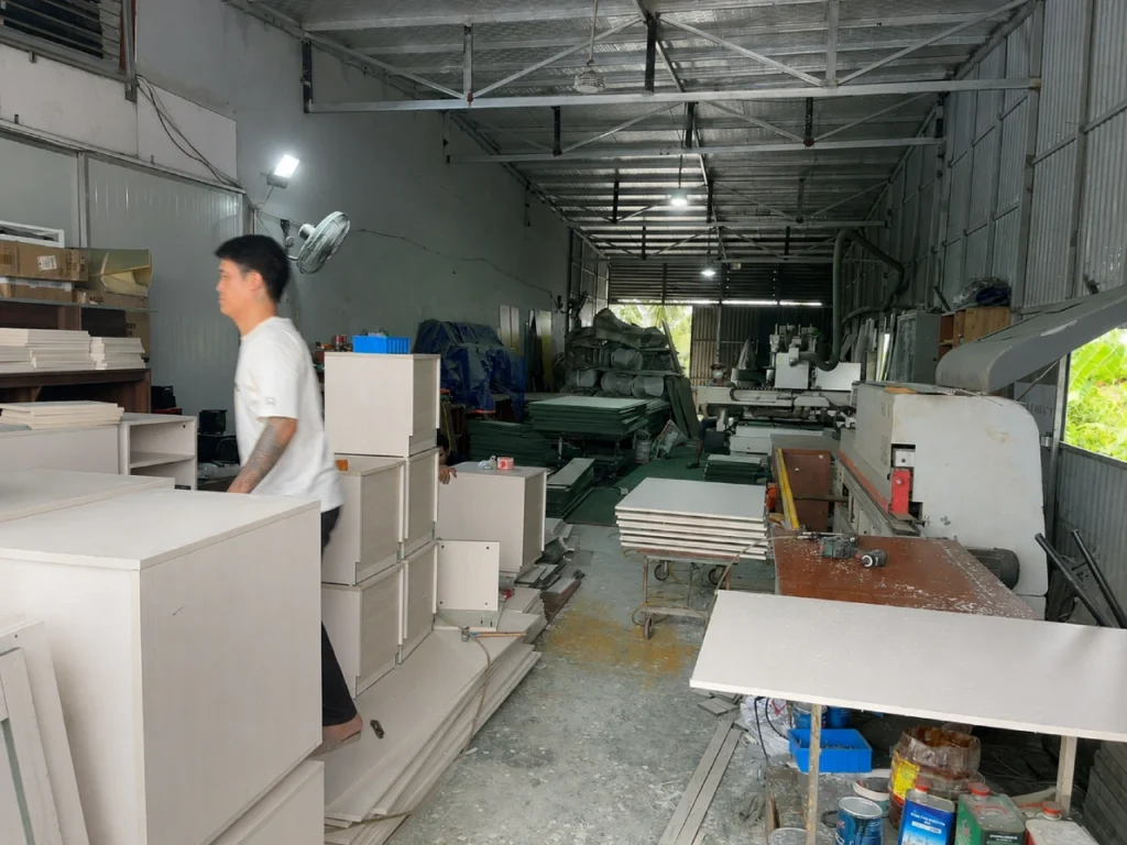 Xưởng nội thất văn phòng chất lượng INFINITY